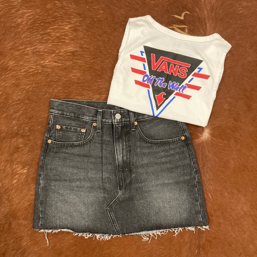 NWOT Levi’s high waist jean skirt